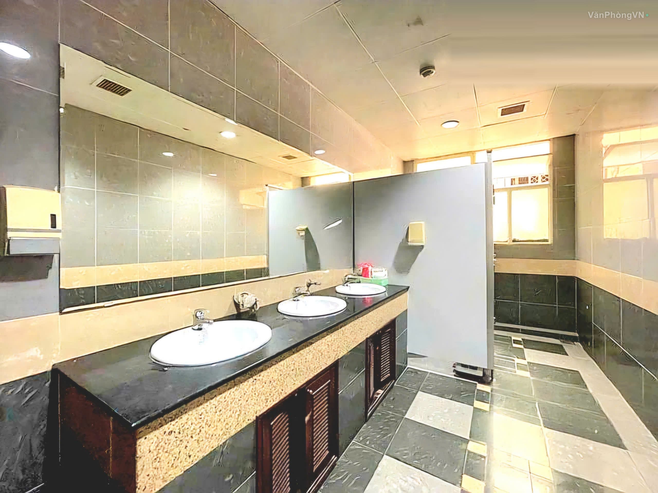 Capital Place Tower thumbnail 4