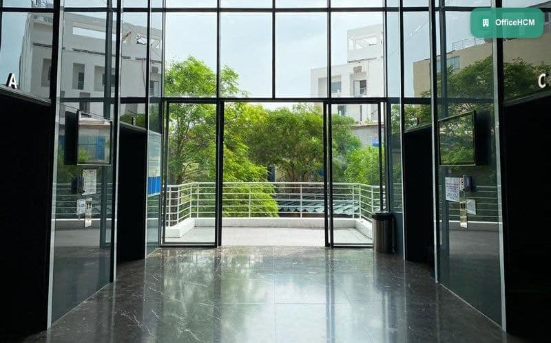 HIU Building thumbnail 4
