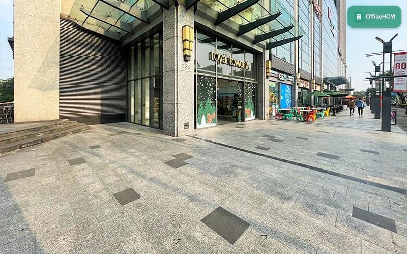 Royal Centre Tower thumbnail 3