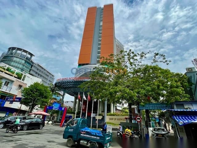 HIU Tower thumbnail 4