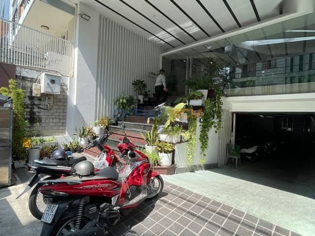 Gumi Building thumbnail 2