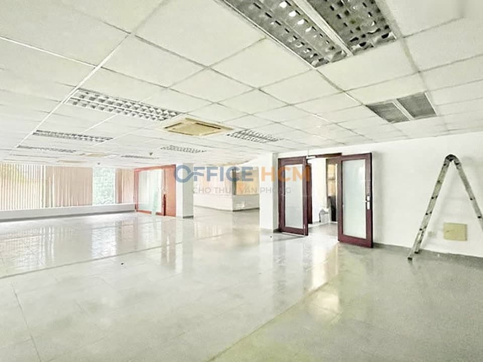 The Golden Building — ảnh 1