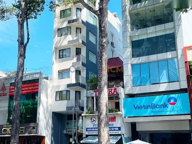 THREE OAKS — ảnh 1