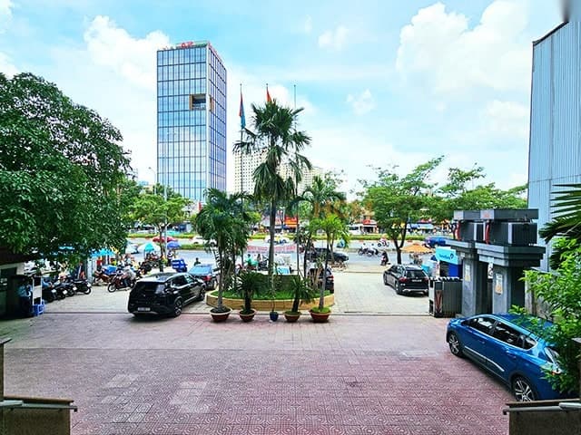 194 Golden Building